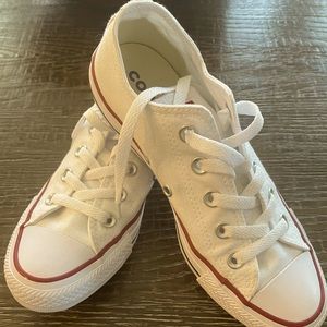 Women’s Converse Chuck Taylor low top casual shoes NEW IN box